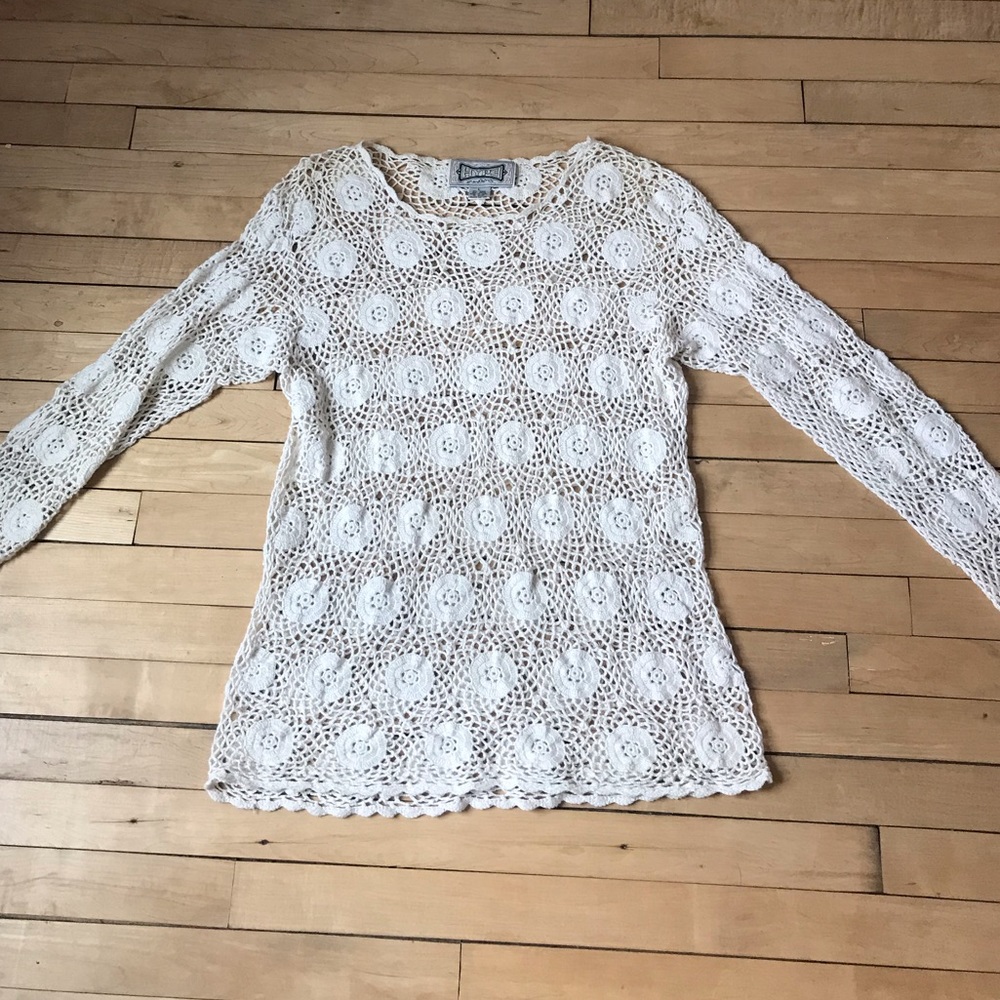 vintage “hype” floral design crochet long sleeve white top